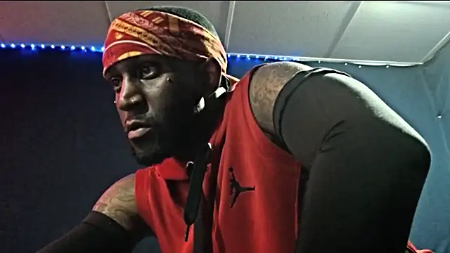 iBreakHeartz online show from November 4, 2:40 pm