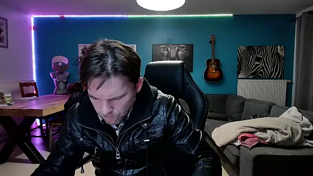 Snapshot of tom_sauwer chatting on December 14, 12:22 am tom sauwer online show from December 14, 12:22 am