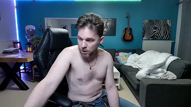 Snapshot of tom_sauwer chatting on January 31, 2:48 am tom sauwer online show from January 31, 2:48 am