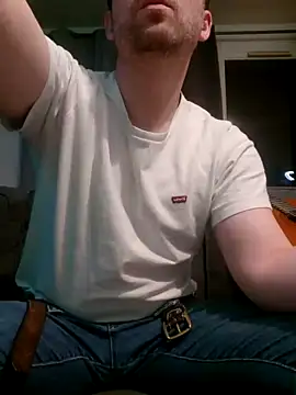 Snapshot of tom_sauwer chatting on December 16, 10:34 pm tom sauwer online show from December 16, 10:34 pm