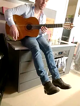Snapshot of tom_sauwer chatting on March 10, 11:06 pm tom sauwer online show from March 10, 11:06 pm