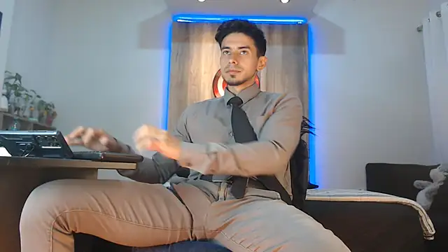 Andrew 4  online show from November 13, 3:11 am