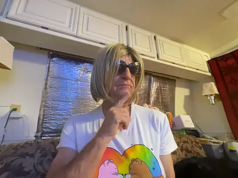 MichaelaGurl online show from December 7, 8:00 am