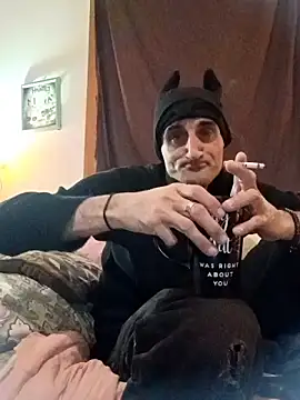 19chubbylover81 online show from January 9, 4:07 am