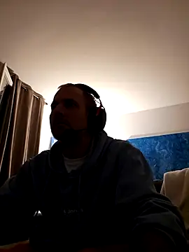 Snapshot of verylargecock chatting on September 18, 3:19 am verylargecock online show from September 18, 3:19 am