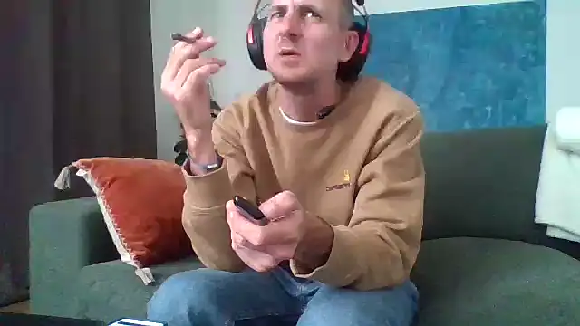 Snapshot of verylargecock chatting on September 22, 12:37 pm verylargecock online show from September 22, 12:37 pm