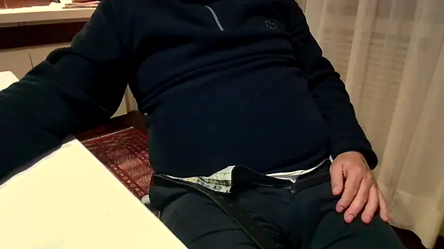 polloiw online show from April 6, 7:47 pm