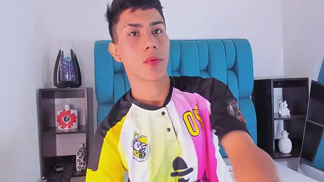 Snapshot of AlanNaughty chatting on January 5, 9:03 pm AlanNaughty online show from January 5, 9:03 pm