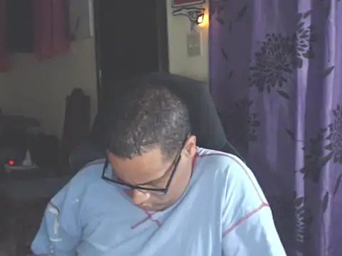 Snapshot of thesugar32 chatting on October 7, 2:26 am thesugar32 online show from October 7, 2:26 am