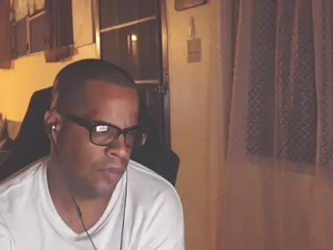 Snapshot of thesugar32 chatting on September 21, 2:01 am thesugar32 online show from September 21, 2:01 am