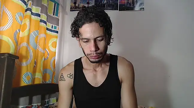 Snapshot of alisterxxx chatting on February 21, 12:39 pm alisterxxx online show from February 21, 12:39 pm
