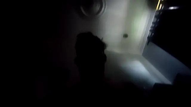 Snapshot of eizy2310 chatting on November 1, 1:09 am eizy2310 online show from November 1, 1:09 am