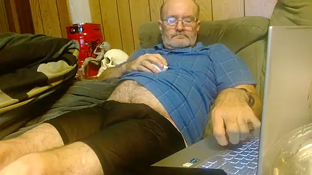 Snapshot of snickers1 chatting on October 11, 3:43 am snickers1 online show from October 11, 3:43 am