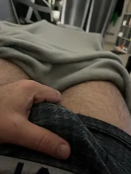 Snapshot of _Inchiodo_ chatting on February 19, 6:00 pm  Inchiodo  online show from February 19, 6:00 pm