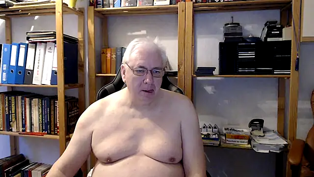 Snapshot of SchwanzhureXXL chatting on January 7, 8:05 am SchwanzhureXXL online show from January 7, 8:05 am