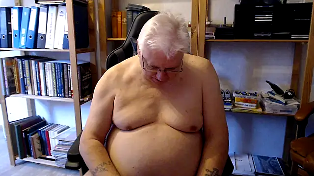 Snapshot of SchwanzhureXXL chatting on September 27, 8:23 am SchwanzhureXXL online show from September 27, 8:23 am