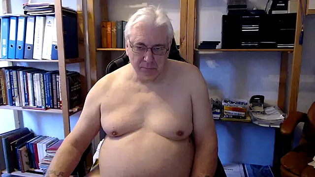 Snapshot of SchwanzhureXXL chatting on March 8, 8:08 am SchwanzhureXXL online show from March 8, 8:08 am