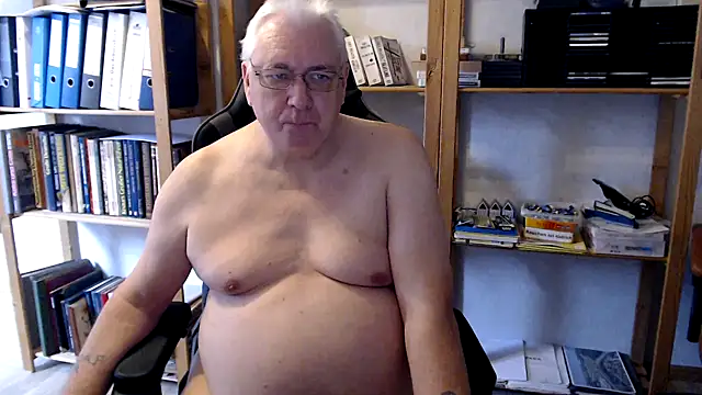 Snapshot of SchwanzhureXXL chatting on September 12, 1:33 pm SchwanzhureXXL online show from September 12, 1:33 pm