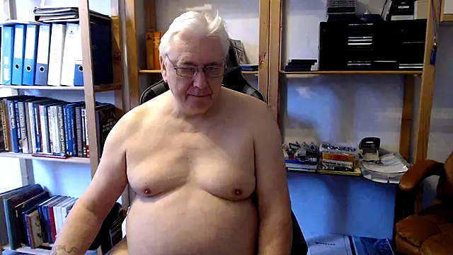 Snapshot of SchwanzhureXXL chatting on March 18, 9:23 am SchwanzhureXXL online show from March 18, 9:23 am