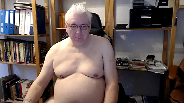 Snapshot of SchwanzhureXXL chatting on February 15, 7:27 am SchwanzhureXXL online show from February 15, 7:27 am