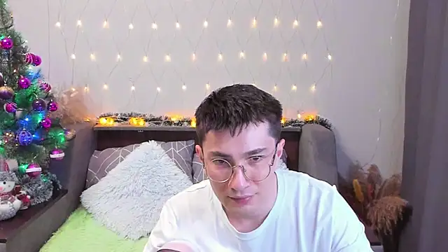 Snapshot of Yumi_steve chatting on December 28, 9:08 pm Yumi steve online show from December 28, 9:08 pm