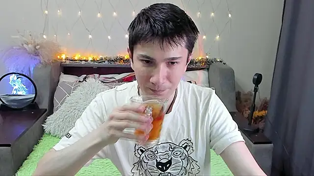 Yumi steve online show from February 28, 6:29 pm