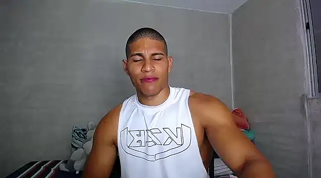 Snapshot of teddyfit19cm chatting on January 4, 2:03 am teddyfit19cm online show from January 4, 2:03 am
