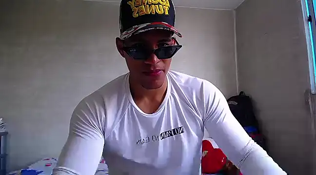Snapshot of teddyfit19cm chatting on March 6, 1:35 pm teddyfit19cm online show from March 6, 1:35 pm