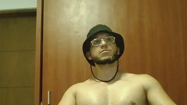 Snapshot of MarcusMilarc chatting on September 22, 12:11 am MarcusMilarc online show from September 22, 12:11 am