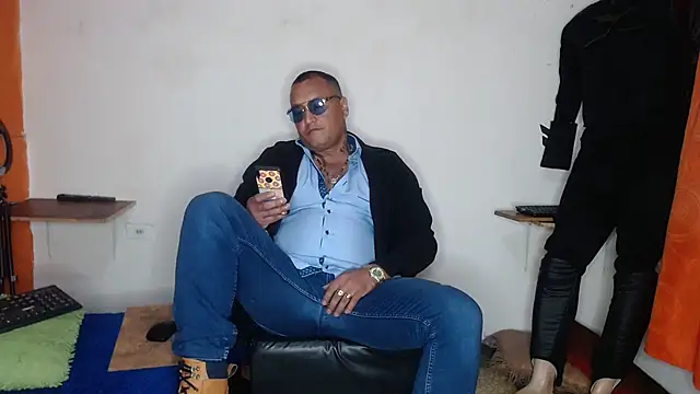 Snapshot of hardrock982 chatting on March 4, 1:28 pm hardrock982 online show from March 4, 1:28 pm