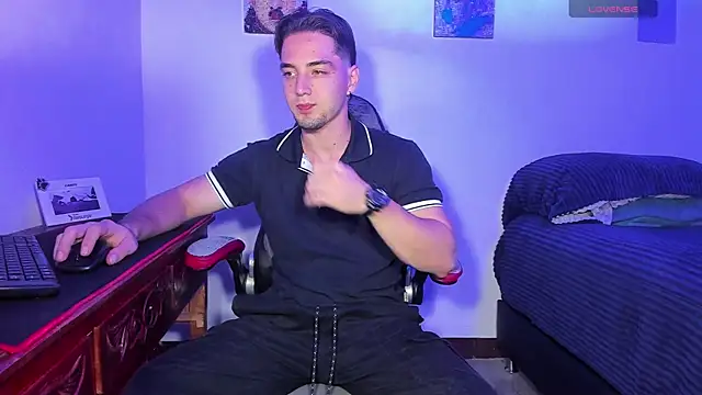 Snapshot of Alex_smith00 chatting on October 4, 2:38 am Alex smith00 online show from October 4, 2:38 am