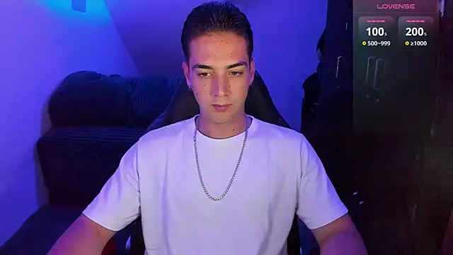 Snapshot of Alex_smith00 chatting on December 21, 11:56 pm Alex smith00 online show from December 21, 11:56 pm