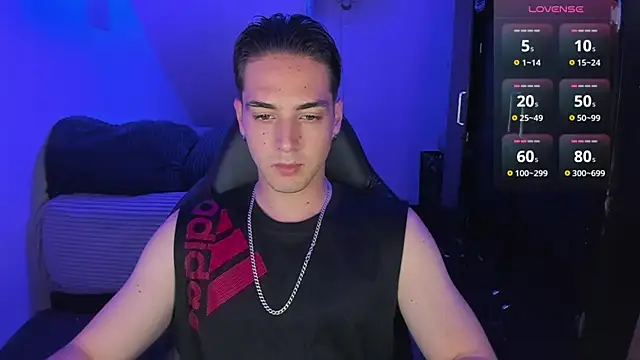 Snapshot of Alex_smith00 chatting on March 1, 10:21 pm Alex smith00 online show from March 1, 10:21 pm