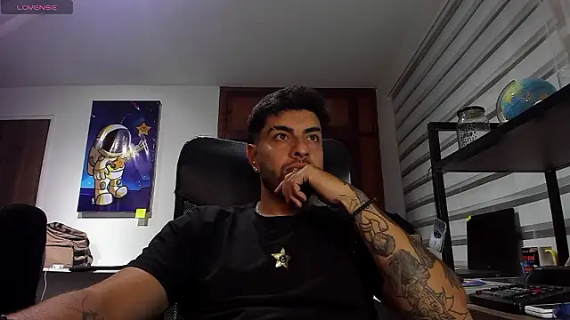 dereck fiore online show from December 2, 11:49 pm