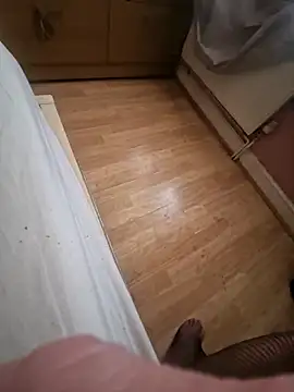 Hornynylonlad87 online show from March 26, 12:42 pm