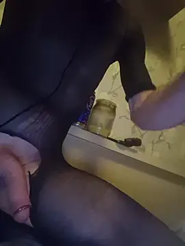 Hornynylonlad87 online show from March 13, 4:20 am