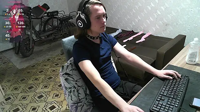 Shad0wFemb0y online show from March 31, 5:47 pm