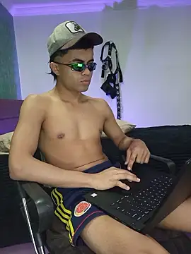 pinedasex777 online show from November 15, 11:01 am