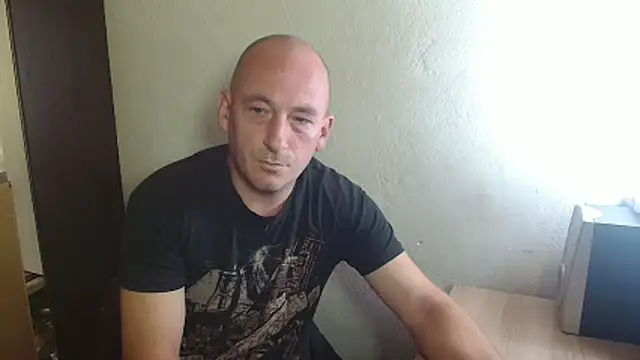 Johan   Barker online show from November 3, 12:41 pm