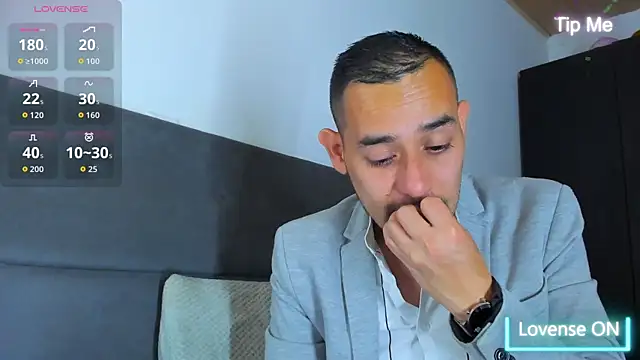 Snapshot of jhonyalzate2 chatting on September 13, 3:51 am jhonyalzate2 online show from September 13, 3:51 am