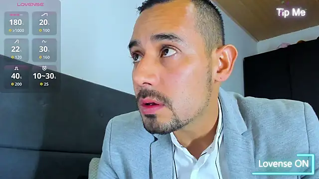 Snapshot of jhonyalzate2 chatting on September 18, 2:46 am jhonyalzate2 online show from September 18, 2:46 am