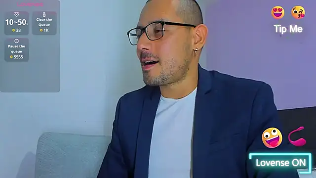 Snapshot of jhonyalzate2 chatting on December 28, 3:26 am jhonyalzate2 online show from December 28, 3:26 am