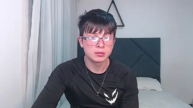 MathewCollin online show from June 8, 1:39 am
