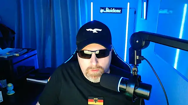 Snapshot of DerPornoPete chatting on September 24, 9:46 pm DerPornoPete online show from September 24, 9:46 pm