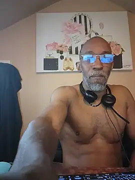 Lonelynudist59 online show from July 22, 12:08 pm