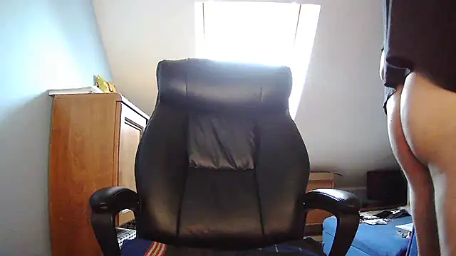 Snapshot of Niko_slave chatting on December 13, 8:32 am Niko slave online show from December 13, 8:32 am