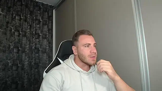 Snapshot of Thori92 chatting on September 17, 5:58 pm Thori92 online show from September 17, 5:58 pm