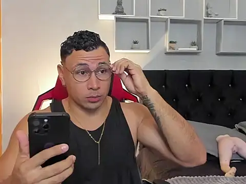 tyler hank01 online show from April 16, 1:38 am