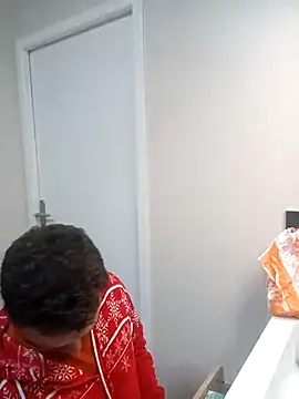 Snapshot of antoinepassion chatting on February 23, 5:25 pm antoinepassion online show from February 23, 5:25 pm