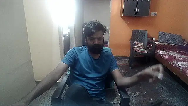 Snapshot of Indiaguy4u chatting on December 31, 8:04 am Indiaguy4u online show from December 31, 8:04 am